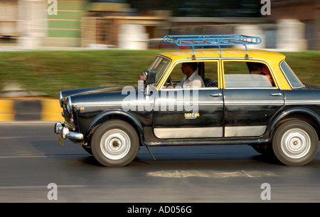 Ein Mumbai / Bombay Taxi fahren schnell, Indien Stockfoto