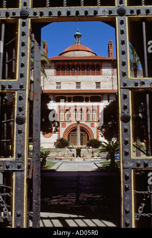 Eingang zum Flagler College früher das Hotel Ponce de Leon in St. Augustine Florida USA Stockfoto