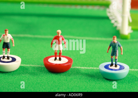 Subbuteo Spieler in Englands Farben Stockfoto