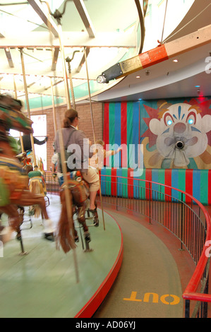 Ring Toss auf der Merry Go round Karussell Builit 1911 durch Charles I D Looff an der Promenade von Santa Cruz Kalifornien USA Stockfoto