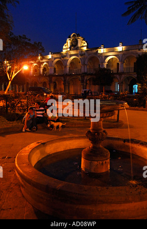 Abend-Schuss von der Central Park und Palast in Antigua, Guatemala Stockfoto