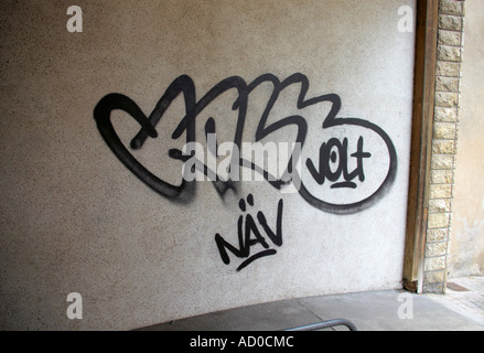 Graffiti in der Nähe der Kathedrale im mittelalterlichen Zentrum von Bourges Stockfoto