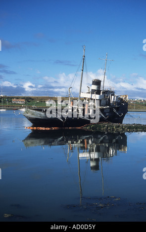 Wrack der St. Christopher, einem Rettungsschlepper, der als "HMS Justice" (W-140) Teil der britischen Royal Navy im zweiten Weltkrieg war, Ushuaia, Argentinien Stockfoto