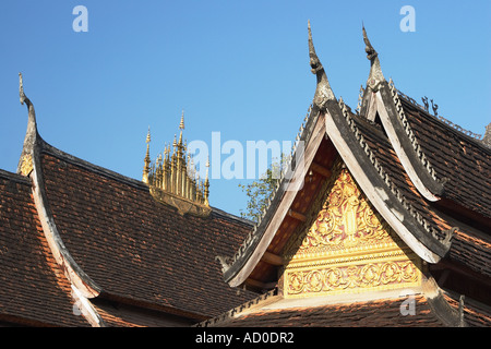 Auf dem Dach der Sim an Wat Xieng Thong Stockfoto