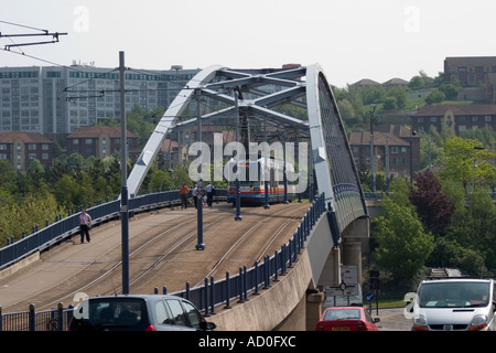 Sheffield Supertram überfahren Commercial Street Bridge Stockfoto