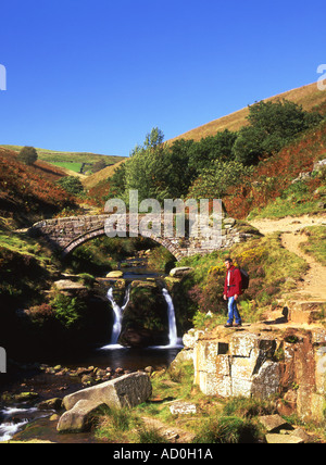 Walker bei drei Shires Kopf Cheshire Peak District National Park England UK Stockfoto