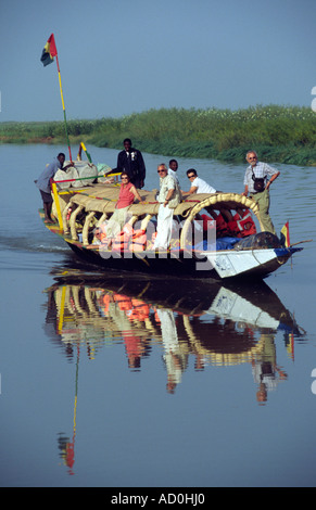 Pinasse Fahrt - Fluss Niger, MALI Stockfoto