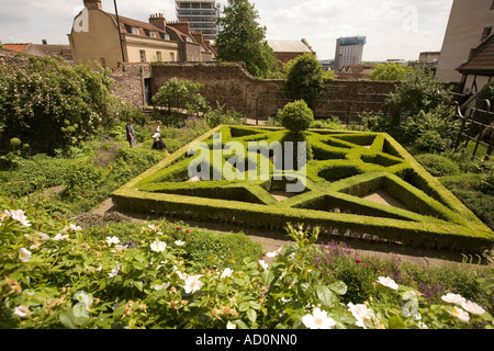 England Bristol West End Park Row Red Lodge Tudor Knoten Garten Stockfoto