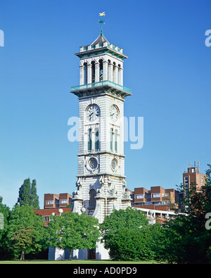 Der Uhrturm im Caledonian Park im Norden von London. Es ist eine ehemalige viktorianische Rinder Markt Clock Tower. Stockfoto