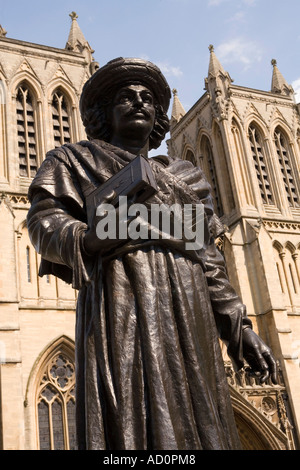 England Bristol Cathedral Statue des bengalischen Gelehrten Raja Rammohun Roy Stockfoto