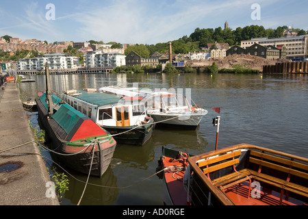 England-Bristol Boote vertäut im Hafen schweben Stockfoto