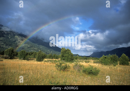 Regenbogen über patagonischen Steppe, Nationalpark Lanin, Provinz Neuquen, Argentinien Stockfoto