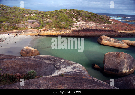 Picknicker am Strand bei Elephant Rocks William Bay National Park in der Nähe von Dänemark südwestlichen Western Australia Stockfoto