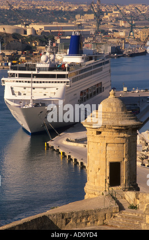 Wachposten und Passagier Schiff Grand Harbour Valletta Malta Stockfoto