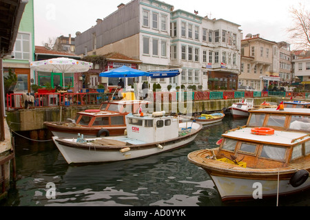 Boote vertäut an der Bosporus-Beylerbeyi-Istanbul-Türkei Stockfoto