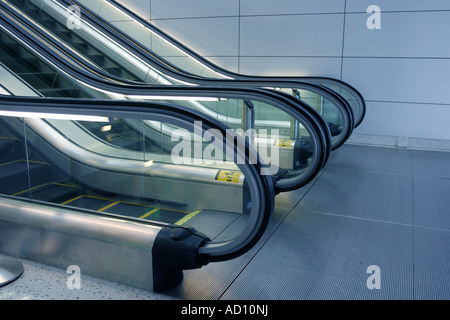 Rolltreppe im Flughafen Stockfoto