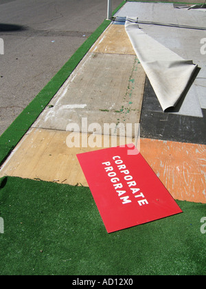 Unternehmensprogramm Zeichen am Messeparkett abgebaut Stockfoto