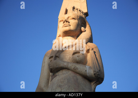 Statue von Meret-Amun, Tochter von Ramses II (XIII Jh. v. Chr.), in der Nähe von Sohag, Ägypten Achmin Stockfoto