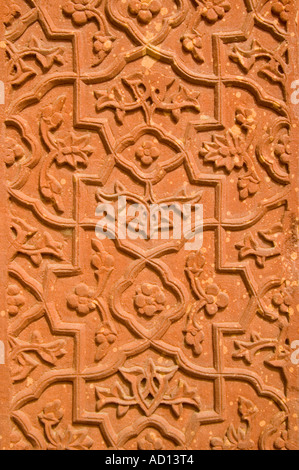 April 2006. Vertikal nah zerstückelt eine Sandstein-Panel am Akbars Palast in Fatehpur Sikri Stockfoto