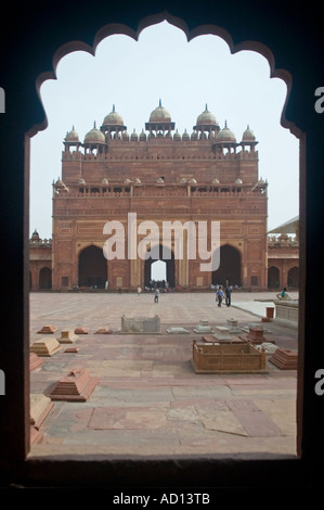 Vertikale Weitwinkel in der Jama Masjid, einer der größten islamischen Moscheen in Indien. Stockfoto