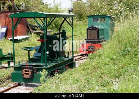 Industrielle Schmalspur Demonstration Eisenbahnstrecke in Reichskolonialamtes Wasserwerk in der Nähe von Winchester, Hampshire, England. Stockfoto