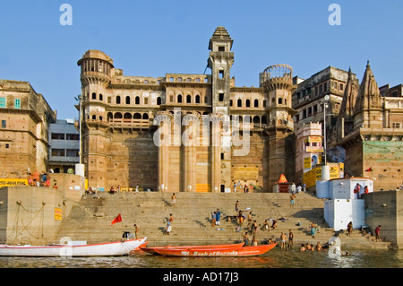 Horizontalen Weitwinkel der palastartige Architektur entlang Darbhanga und Munshi Ghats Stockfoto