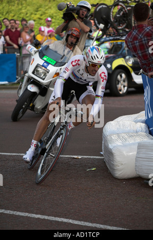 Fabian Cancellara Team CSC Tour de France 2007 London mit Regenbogentrikot von Weltmeister im Zeitfahren Stockfoto