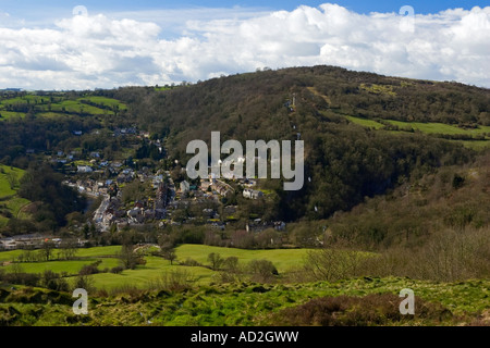 Das Dorf von Matlock Bath in Derbyshire Peak District aus über den Fluss Derwent Valley Stockfoto