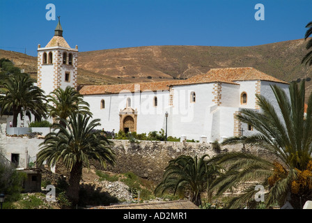 dh Iglesia de Santa Maria BETANCURIA FUERTEVENTURA Fuerteventuran alte Hauptstadt Kirche und Glockenturm Stockfoto