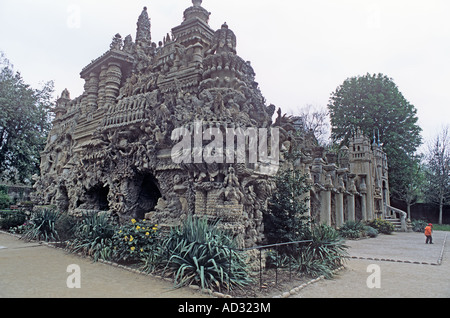 Die bizarre Palais Idéal (Ideal Palace) gebaut von ländlichen Postbote Ferdinand Cheval in Hauterives, Südfrankreich Stockfoto