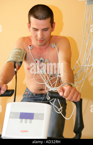 Mann mit ECG-test Stockfoto