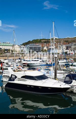 dh Albert Harbour ST HELIER JERSEY Luxuskreuzfahrt in St. Helier Marina Yachten Motorboot großbritannien Kanalinseln Stockfoto