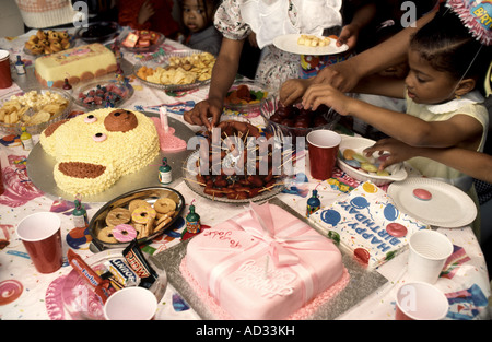 Eine Nahaufnahme der Tisch für eine 1 jährige Geburtstagsfeier Stockfoto