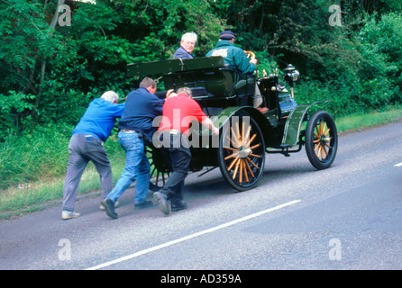 1899 Daimler aufgeschlüsselt auf einer Kundgebung Stockfoto
