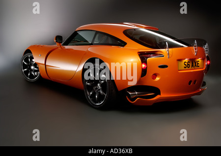 2005 TVR Sagaris in Metallic-Orange - links hinten Dreiviertelansicht. Stockfoto