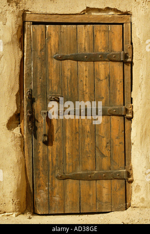 Alte Holztür bei Bent es Old Fort National Historic Place in der Nähe von La Junta, Colorado, USA. Stockfoto