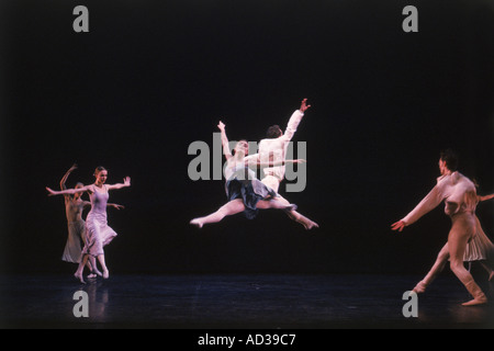 Durchführung von Jiri Kylians Sinfonietta am Opernhaus Stockholm-Ballett Stockfoto