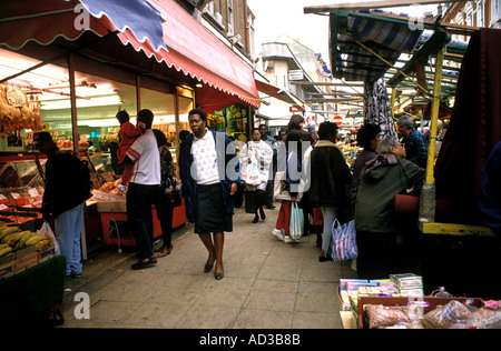 Brixton Markt Elektro Lane South London hat eine breite Palette von karibischen ethnische und ungewöhnliche Obst und Gemüse. Stockfoto