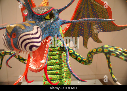 Papier Mache Drachen Alebrije Skulptur im Museum der Volkskunst, Mexiko-Stadt. Stockfoto