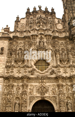 Die barocke Fassade im Stil des 17. Jahrhunderts Iglesia de San Francisco Kirche in Cuautitlan Izcalli, Mexiko Stockfoto