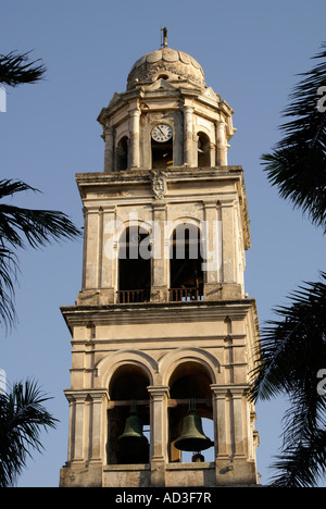 Glockenturm der Kathedrale aus dem 18. Jahrhundert auf dem Zocalo oder Plaza de Armas im Hafen von Veracruz, Mexiko Stockfoto