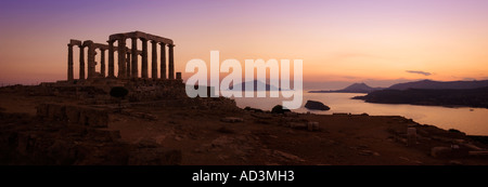 Sonnenuntergang am Tempel des Poseidon an Attican Küste in Sounion in der Nähe von Athen in Griechenland Südeuropa Stockfoto
