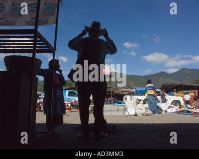 Man spricht in der Peripherie der Hauptmarkt Stockfoto