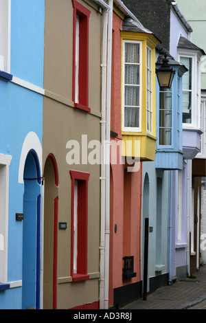 Bunte Reihe von Terrasse beherbergt in Tenby, Pembrokeshire, South Wales Stockfoto