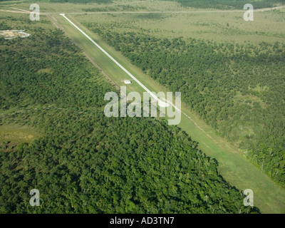 Blick aus dem Fenster eines kleinen Flugzeuges zu sehen, die südlichen Küste von Belize Stockfoto