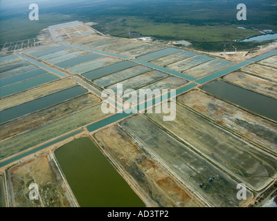 Blick aus dem Fenster eines kleinen Flugzeuges zu sehen, die südlichen Küste von Belize Stockfoto