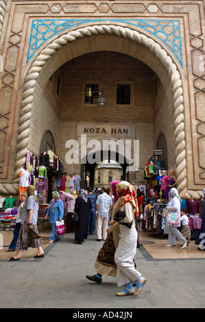 Das Tor von Koza Han, alte Seidenmarkt in Bursa, Türkei Stockfoto