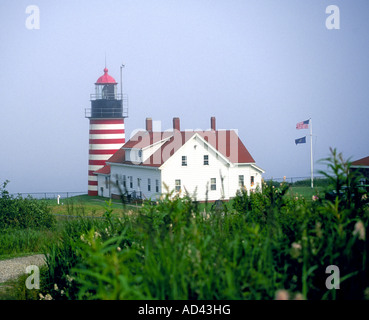 USA MAINE West Quoddy Head Light ist auf dem Gelände Quoddy Head State Park, Maine. Stockfoto