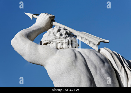 Triton wirft Pfeil, Neptun Brunnen, Schlossanlage Schönbrunn, Wien, Österreich Stockfoto