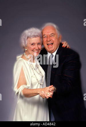 Gerne älteres paar tanzen zu feiern Stockfoto